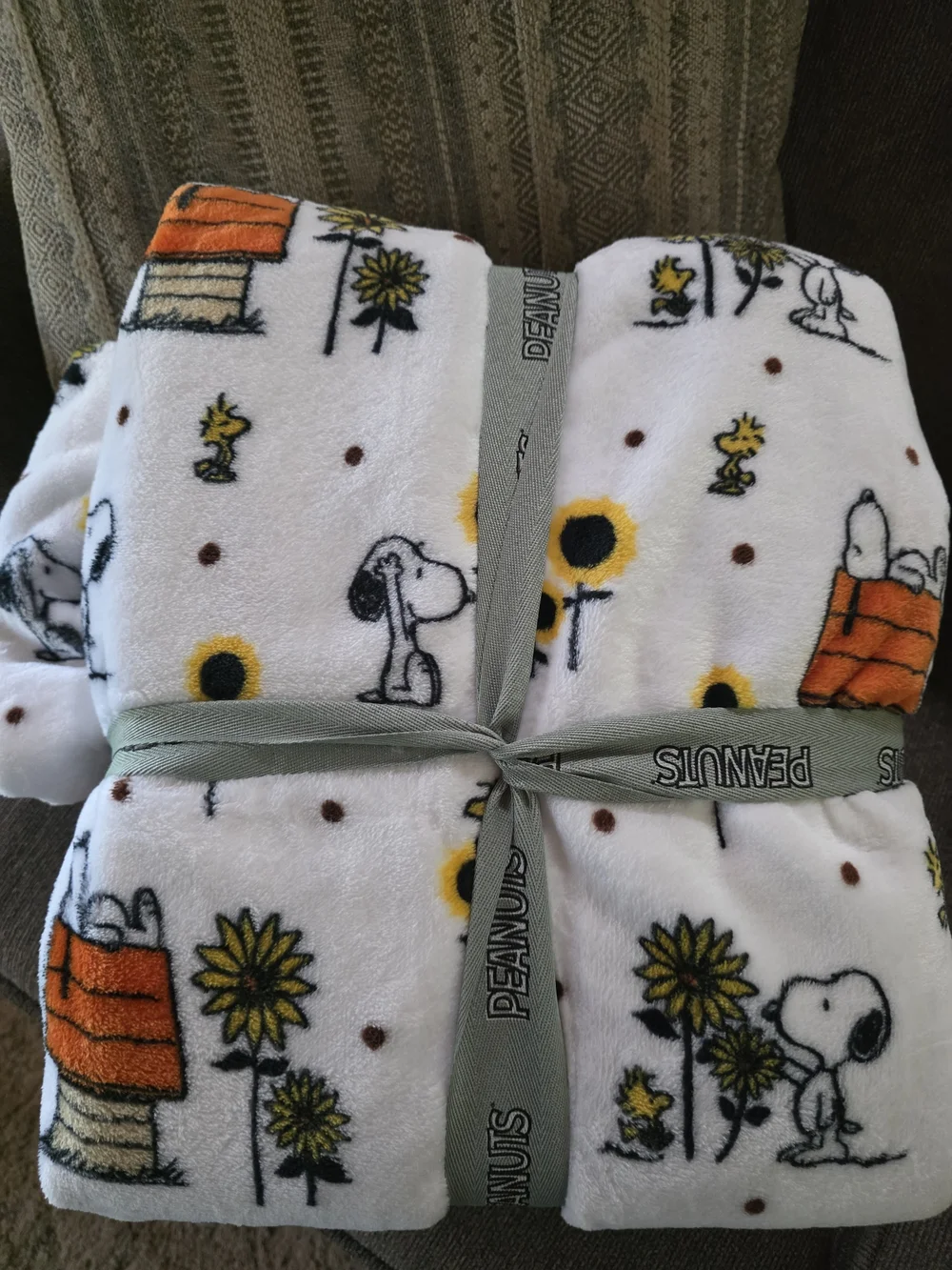 New Release Snoopy Sunflower Blanket-NWT